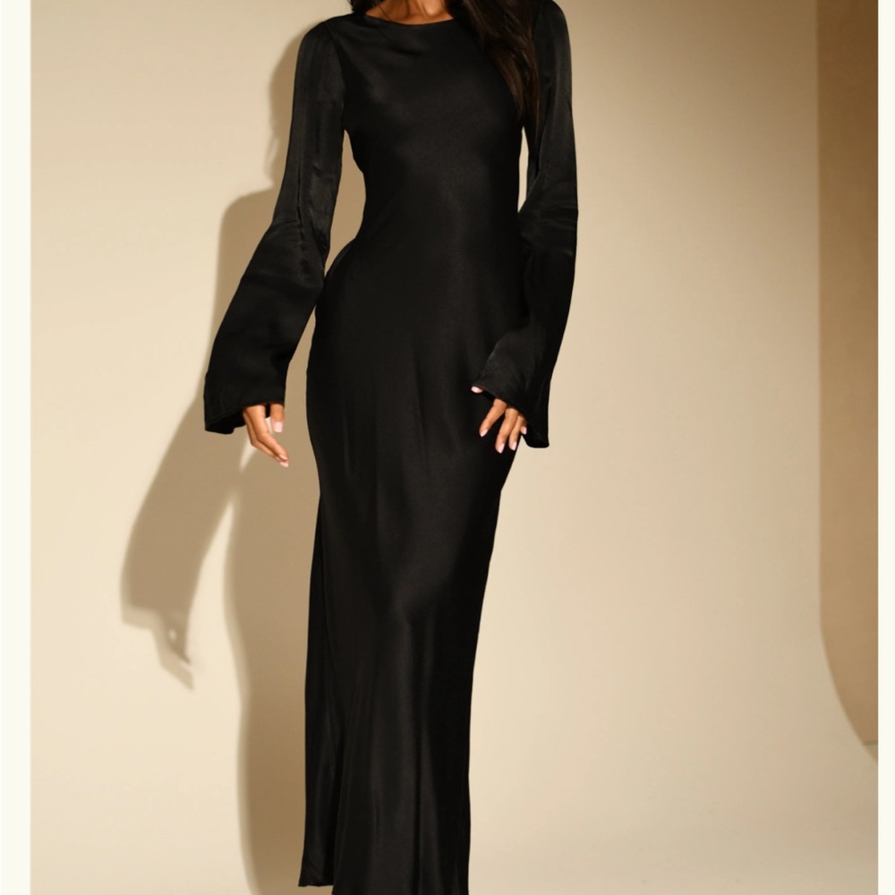 Meshki Elegant Black Backless Dress